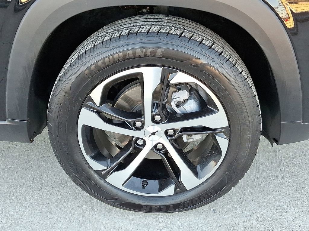 Used 2024 Chevrolet Trax RS w/ Sunroof Package FWD image 11
