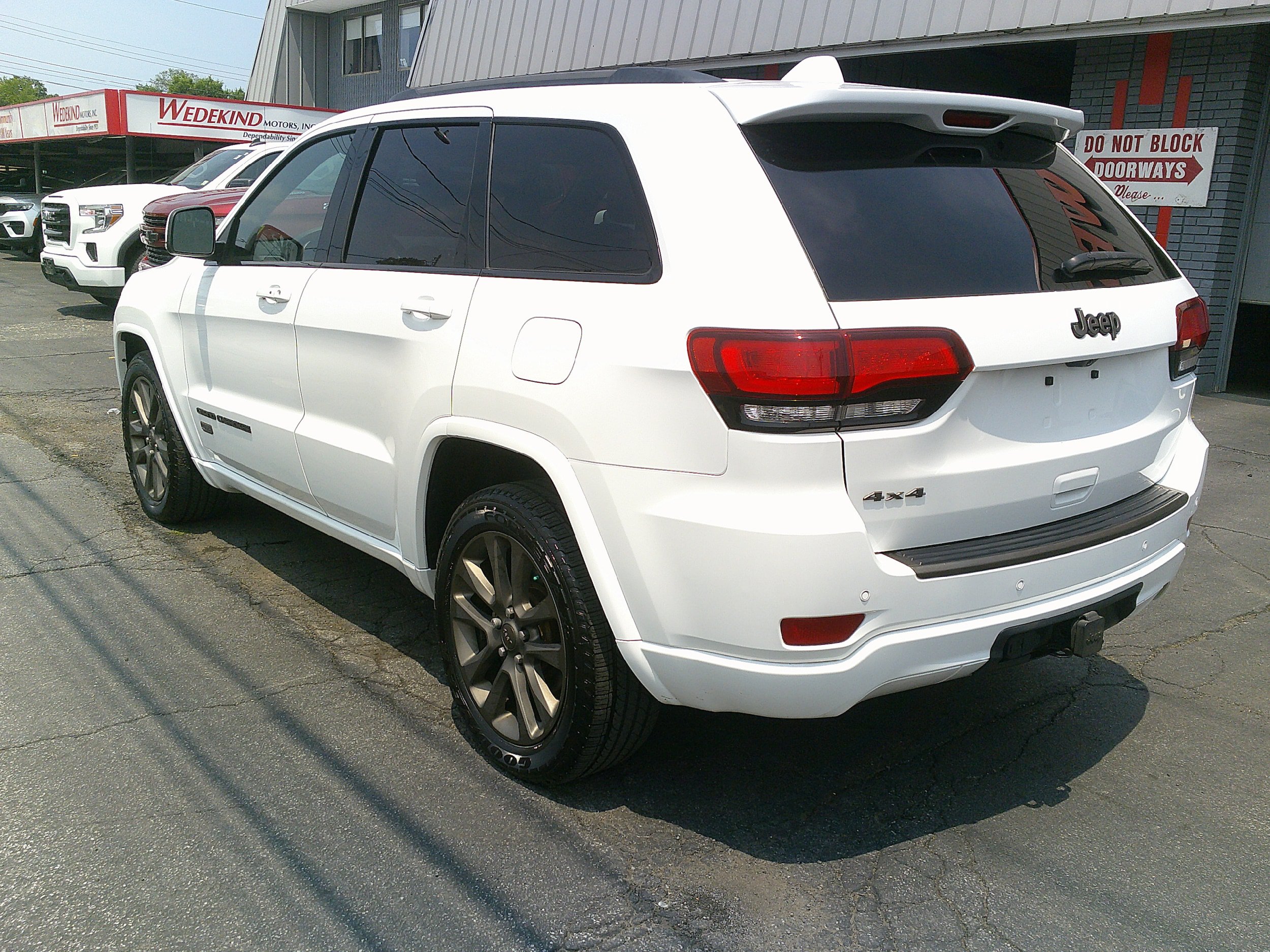 Used 2017 Jeep Grand Cherokee Limited 75th Anniversary AWD/4WD image 11
