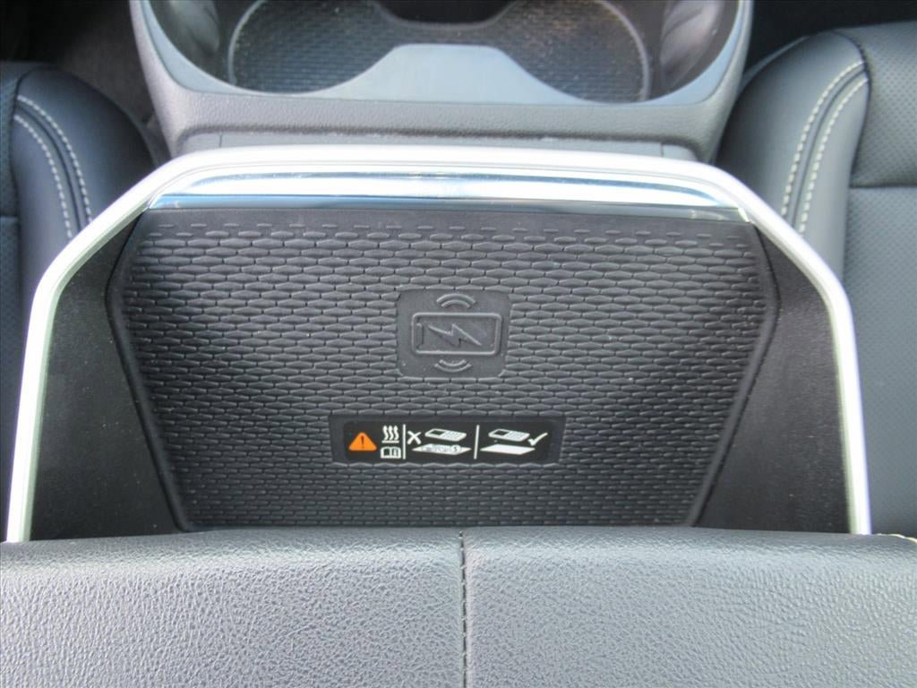 Used 2025 GMC Terrain Elevation w/ Elevation Premium Package AWD/4WD image 19