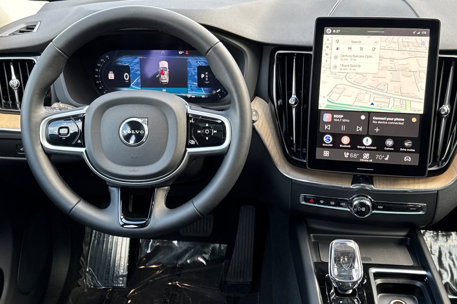 Certified 2026 Volvo XC60 B5 Plus w/ Climate Package PRO image 14