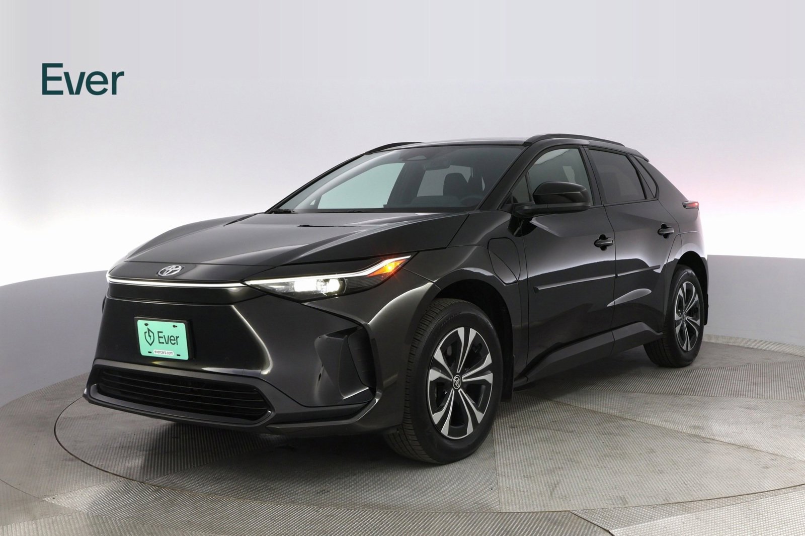 Used 2024 Toyota bZ4X XLE w/ Weather Package image 2