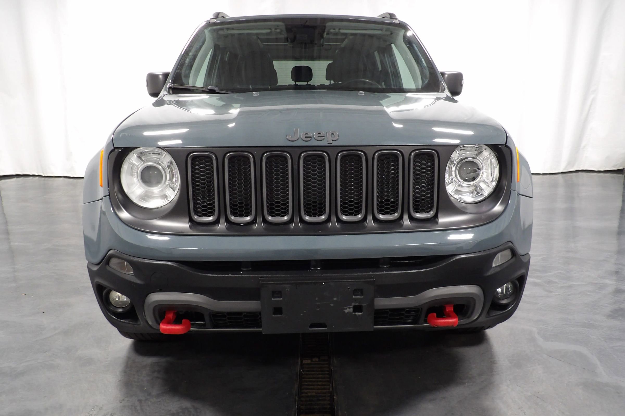 Used 2018 Jeep Renegade Trailhawk AWD/4WD image 3