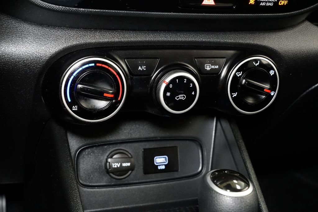 Used 2020 Hyundai Venue SE image 16