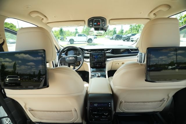 Used 2022 Jeep Grand Cherokee L Limited w/ Luxury Tech Group II AWD/4WD image 24