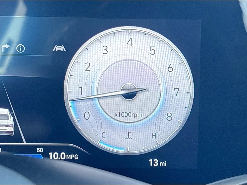 New 2025 Hyundai Elantra Limited w/ Cargo Package image 12