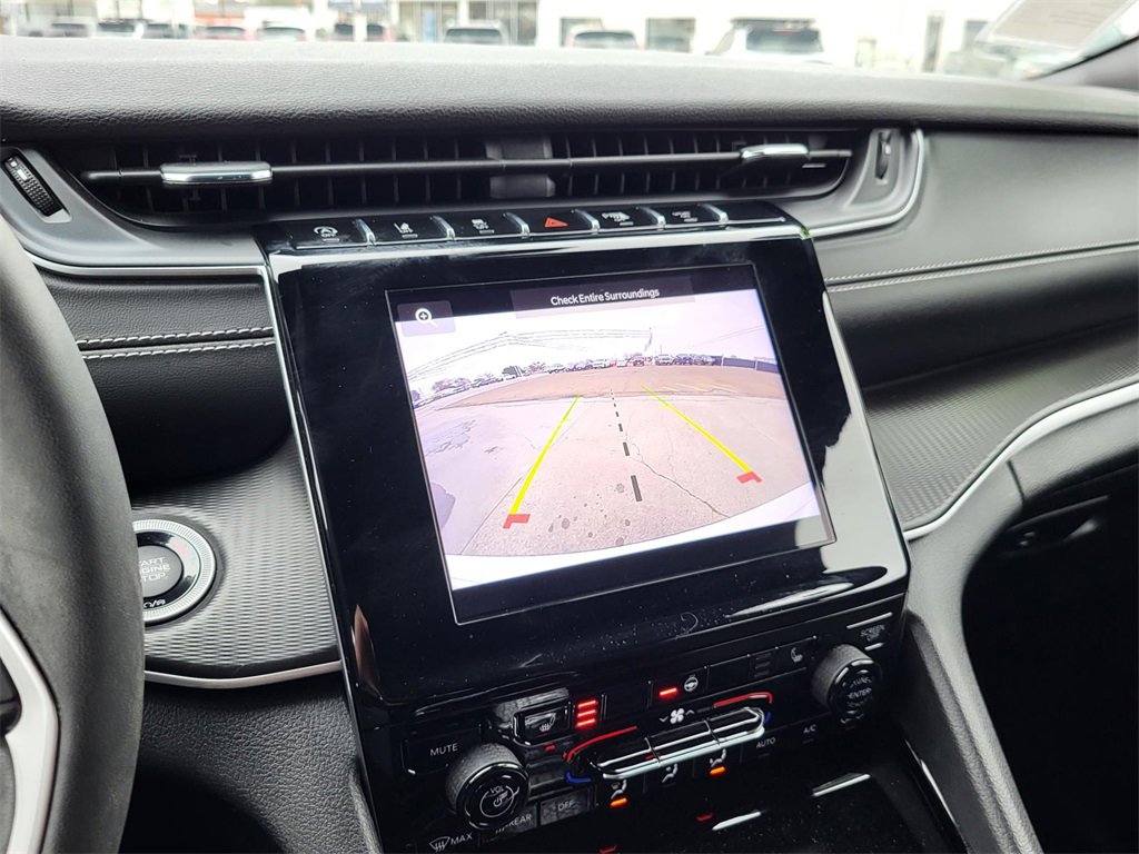 Used 2023 Jeep Grand Cherokee Altitude image 28