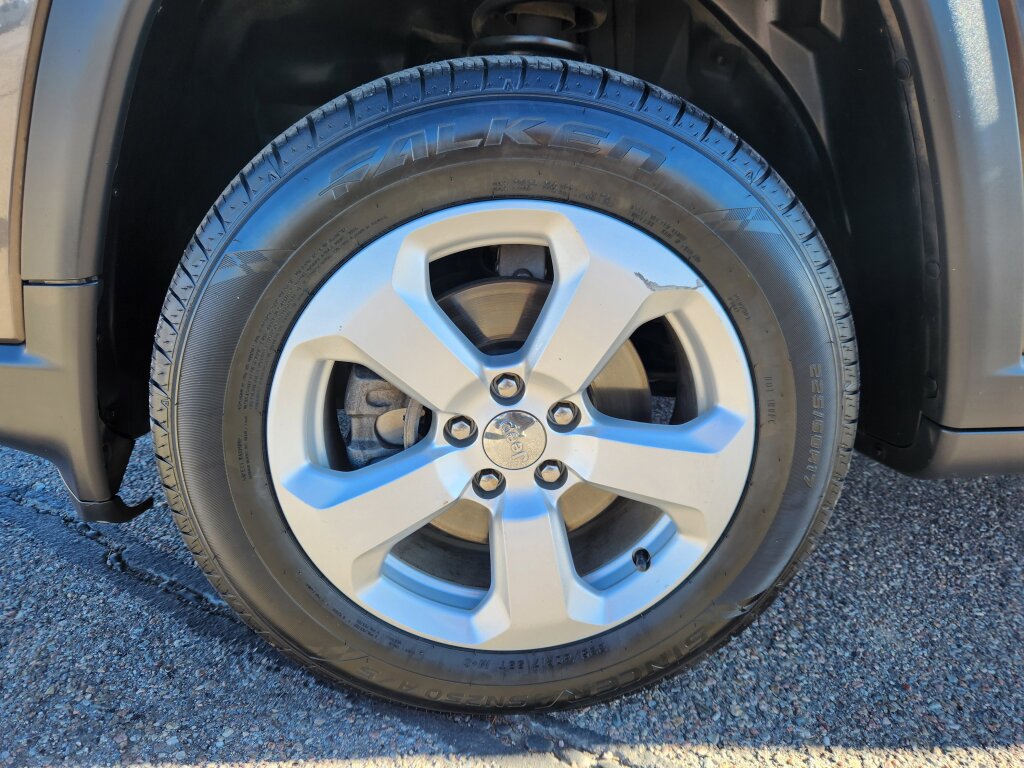 Used 2018 Jeep Compass Latitude image 15