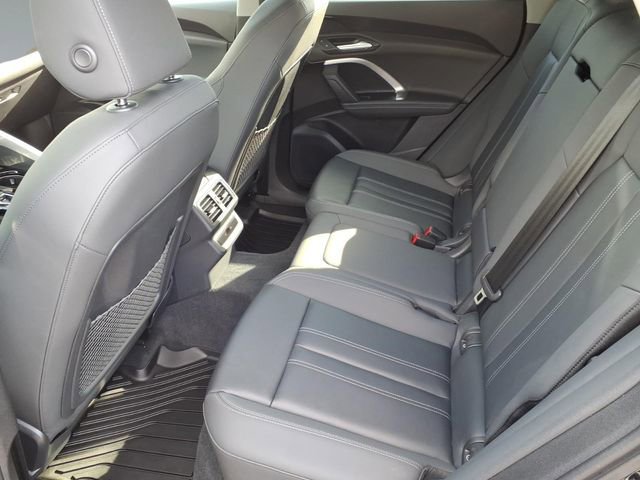 Used 2025 Audi Q5 Premium w/ Convenience Package image 9