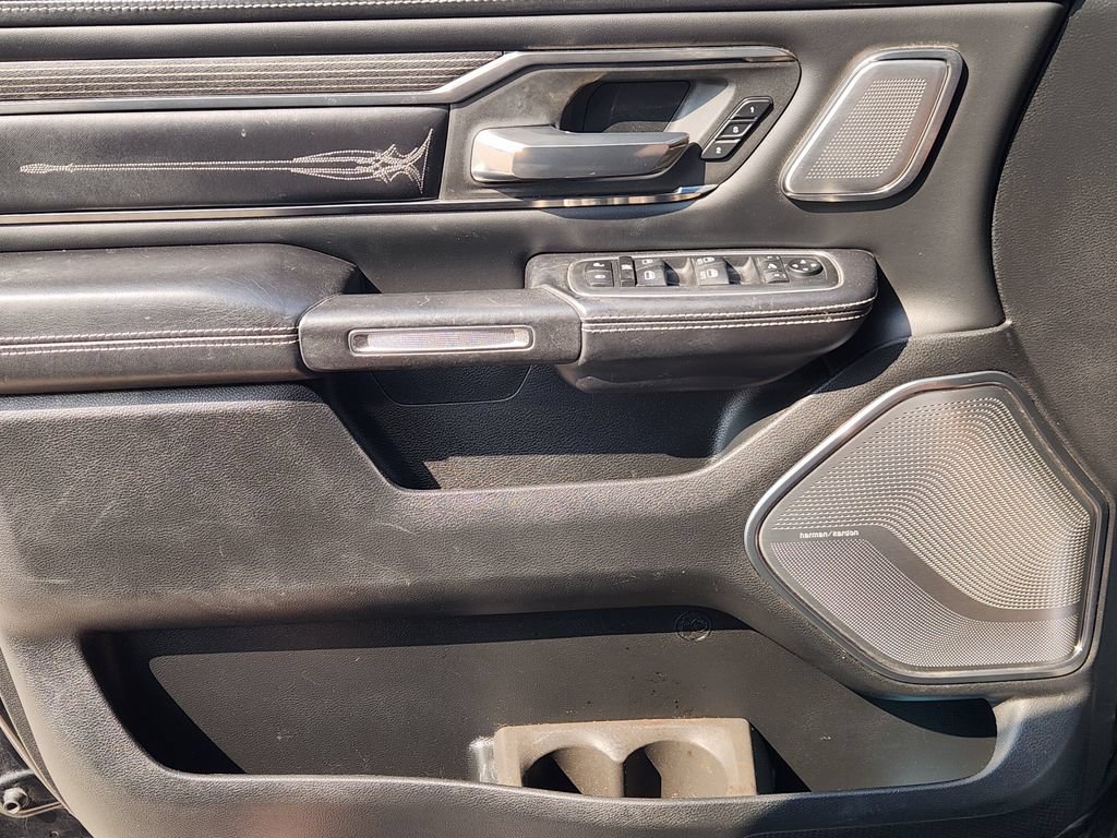 Used 2020 RAM 1500 Limited w/ Black Appearance Package AWD/4WD image 18