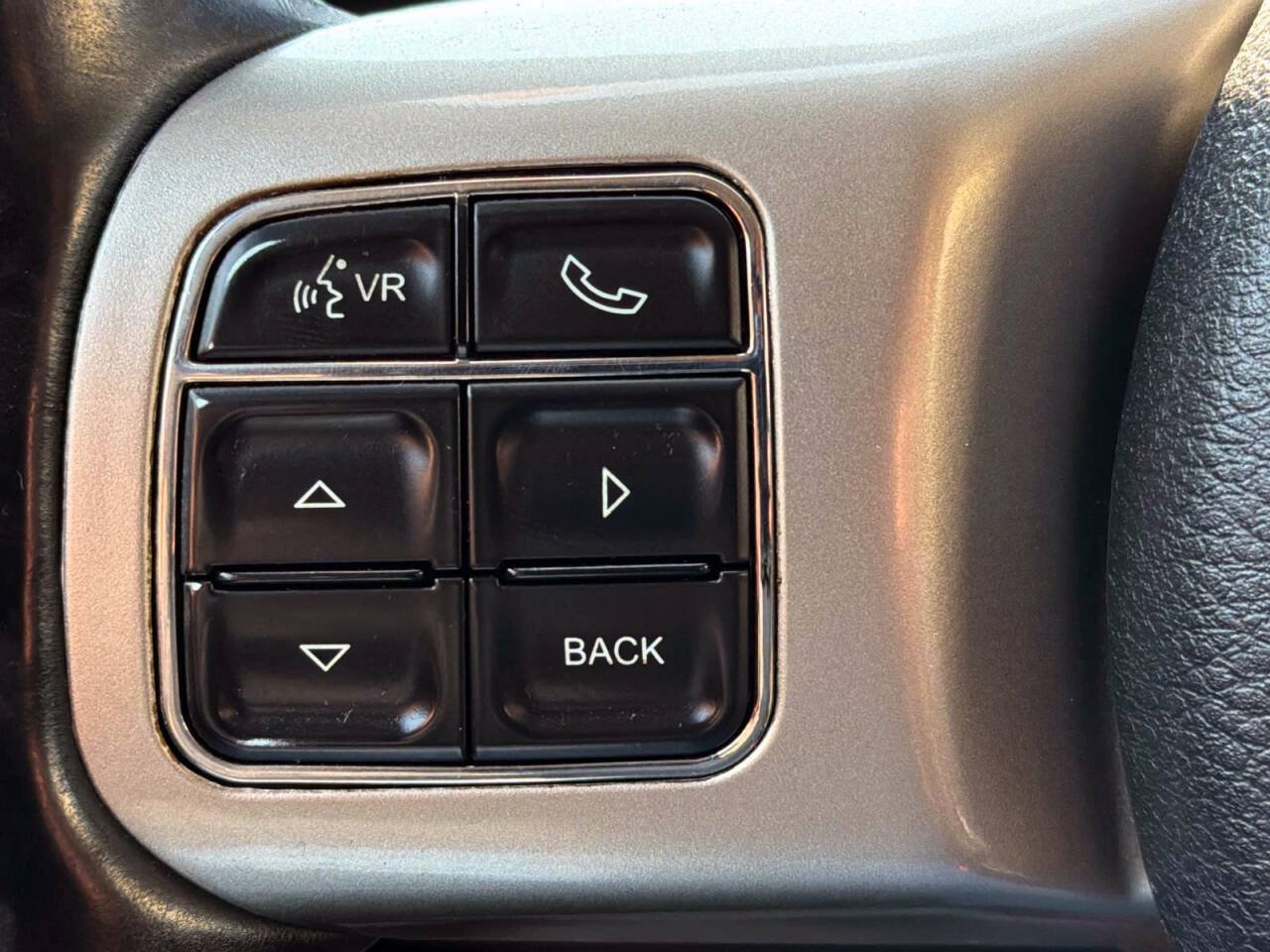 Used 2012 Jeep Grand Cherokee Overland AWD/4WD image 26