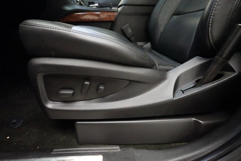 Used 2018 Chevrolet Suburban Premier image 30