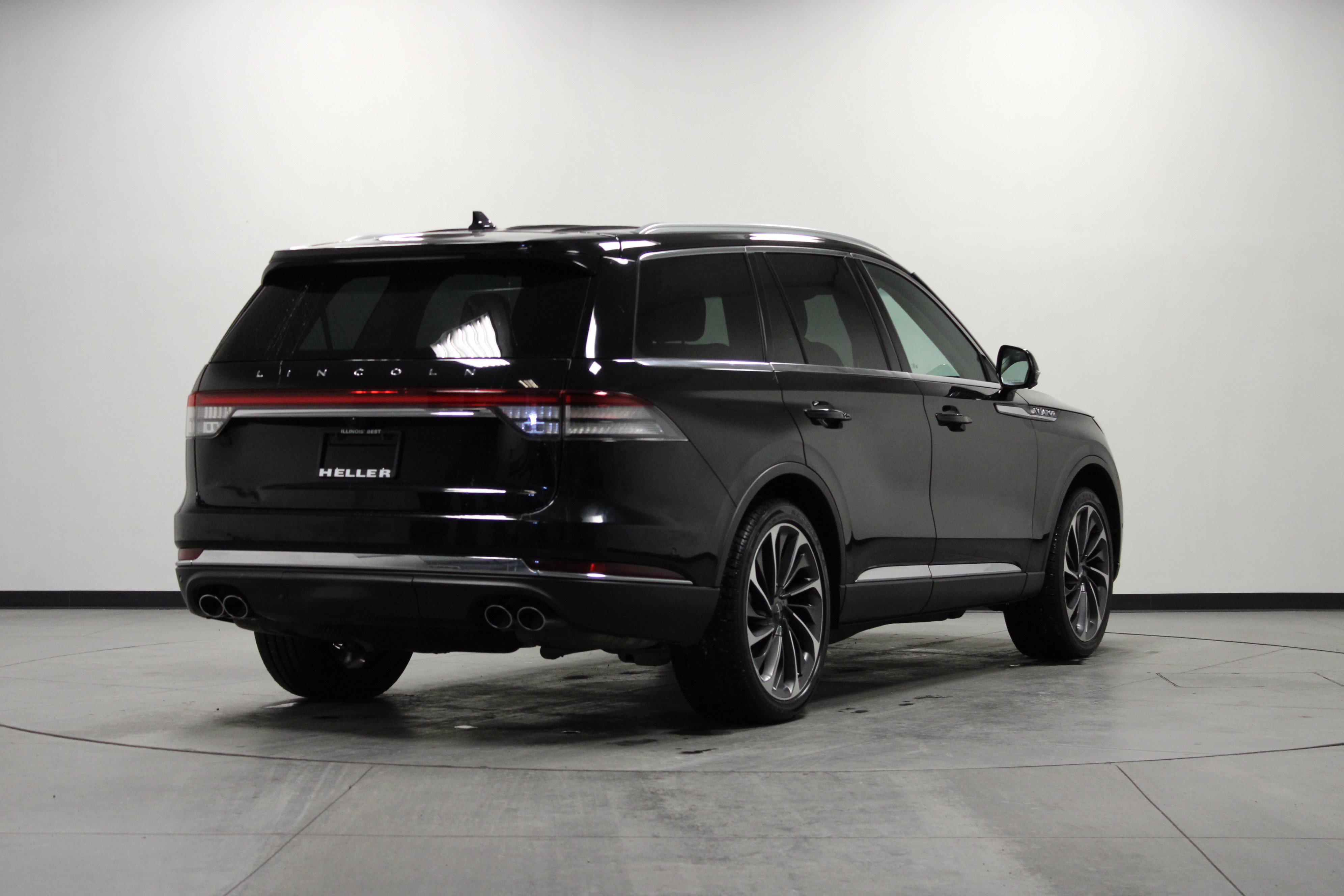 Used 2020 Lincoln Aviator Reserve w/ Equipment Group 202A image 4