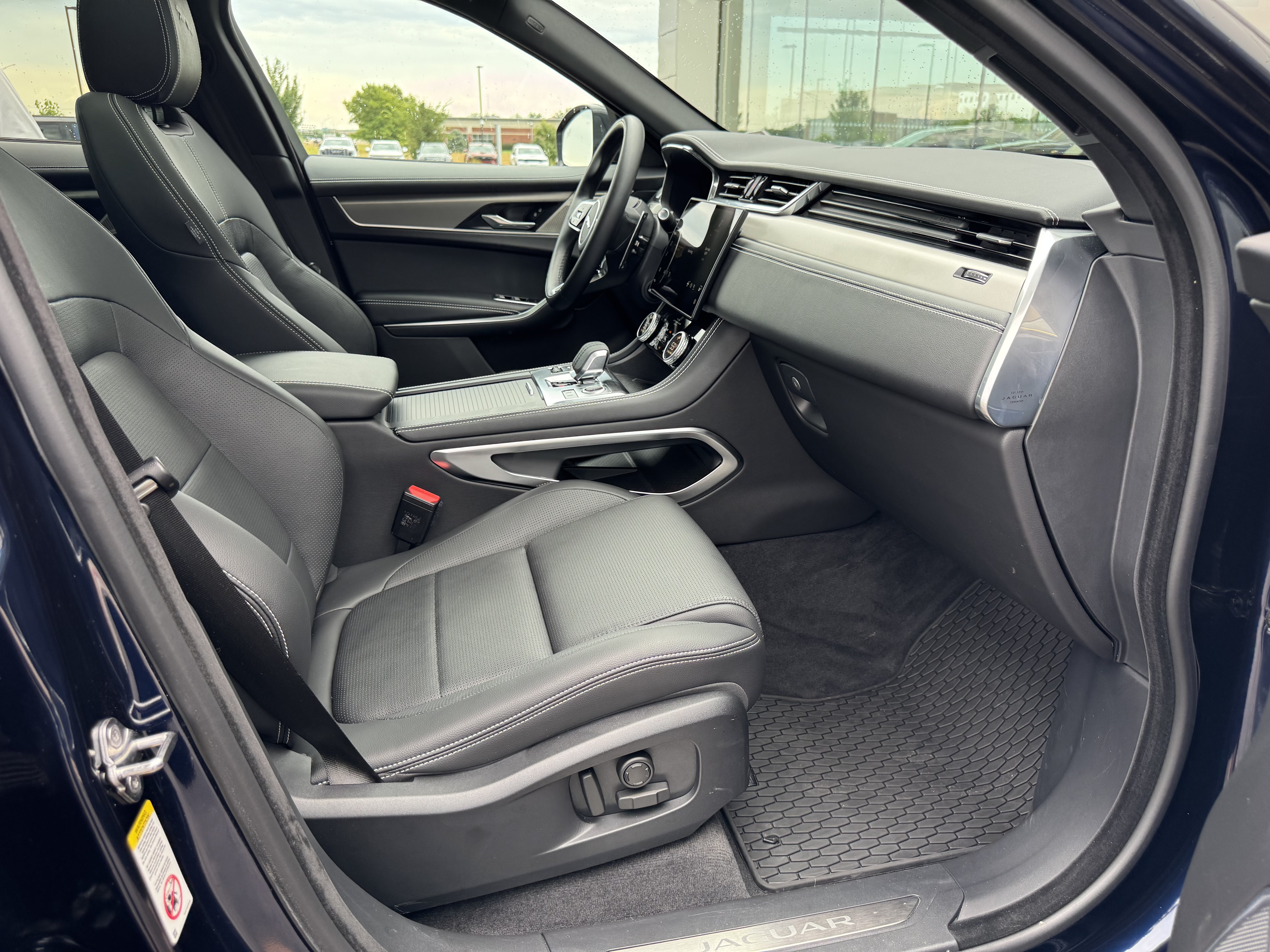 Used 2025 Jaguar F-PACE R-Dynamic S AWD/4WD image 3