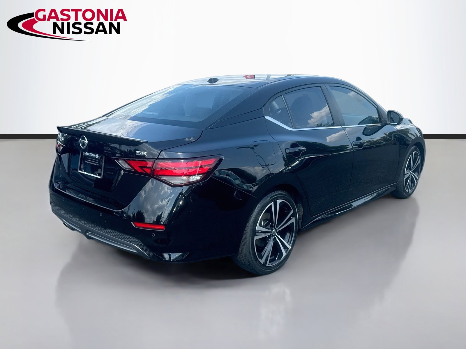 Used 2022 Nissan Sentra SR w/ Electronics Package FWD image 9