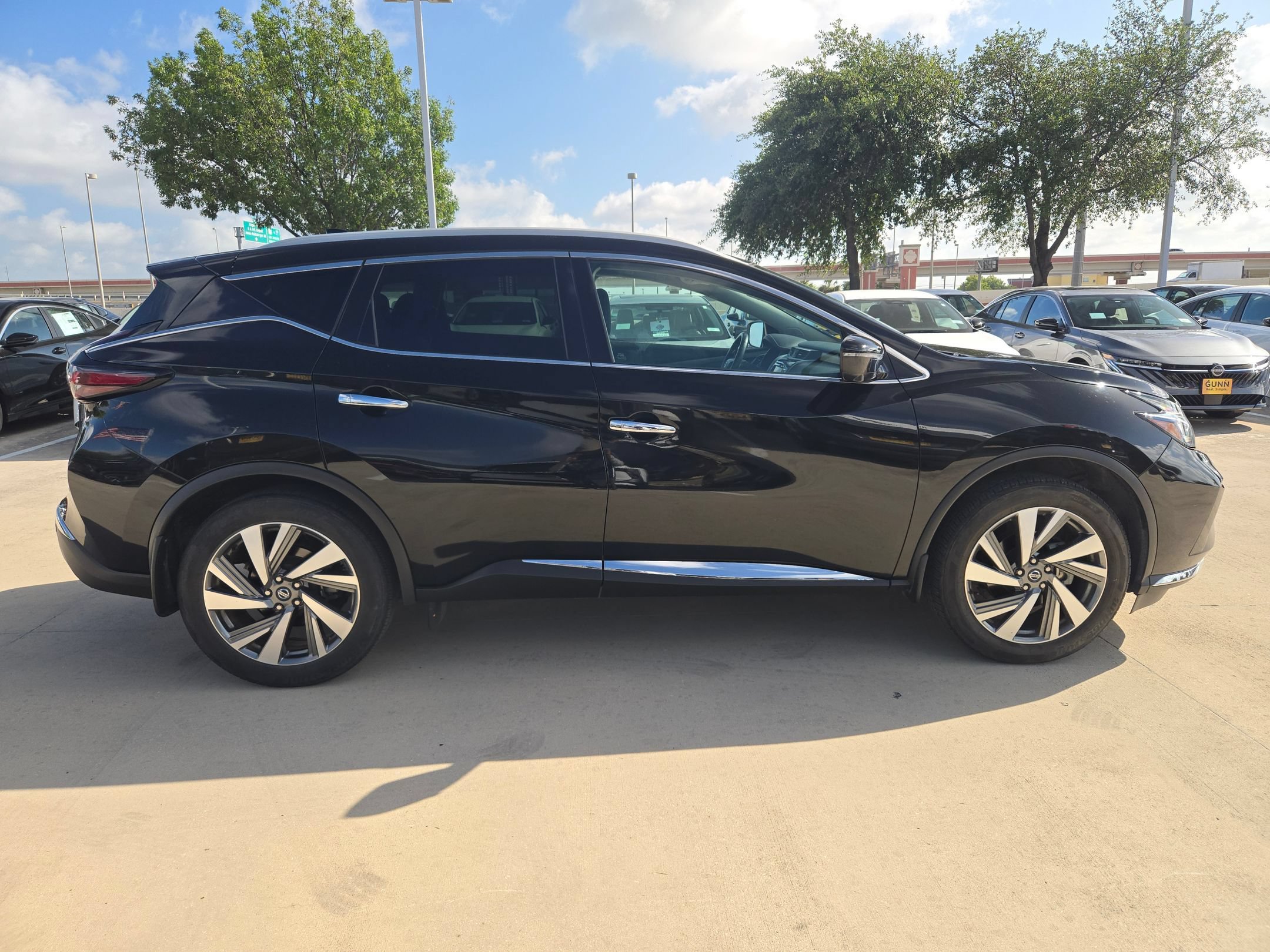 Used 2019 Nissan Murano SL FWD image 2
