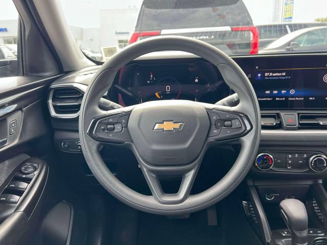 Used 2025 Chevrolet TrailBlazer LS w/ LS Convenience Package AWD/4WD image 14