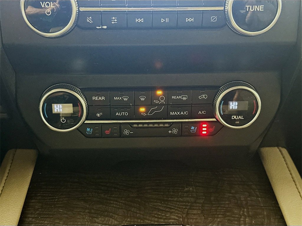 Used 2021 Ford Expedition Limited image 18