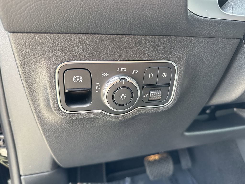 New 2025 Mercedes-Benz GLB 250 4MATIC image 18