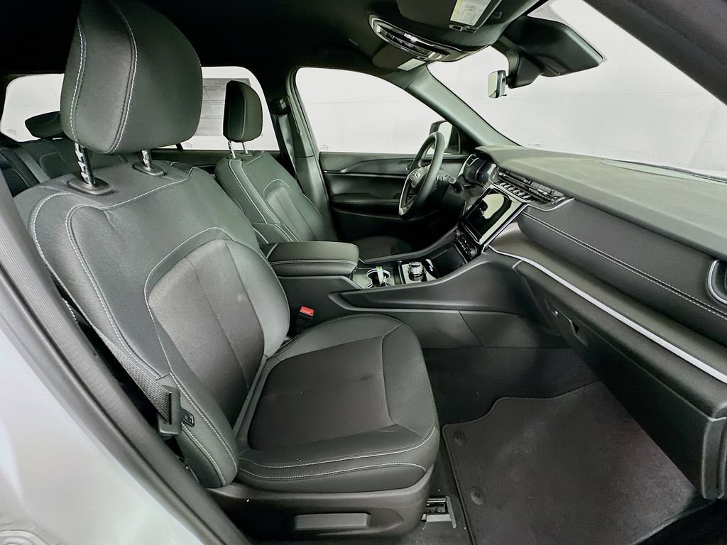 New 2026 Jeep Grand Cherokee Laredo AWD/4WD image 32