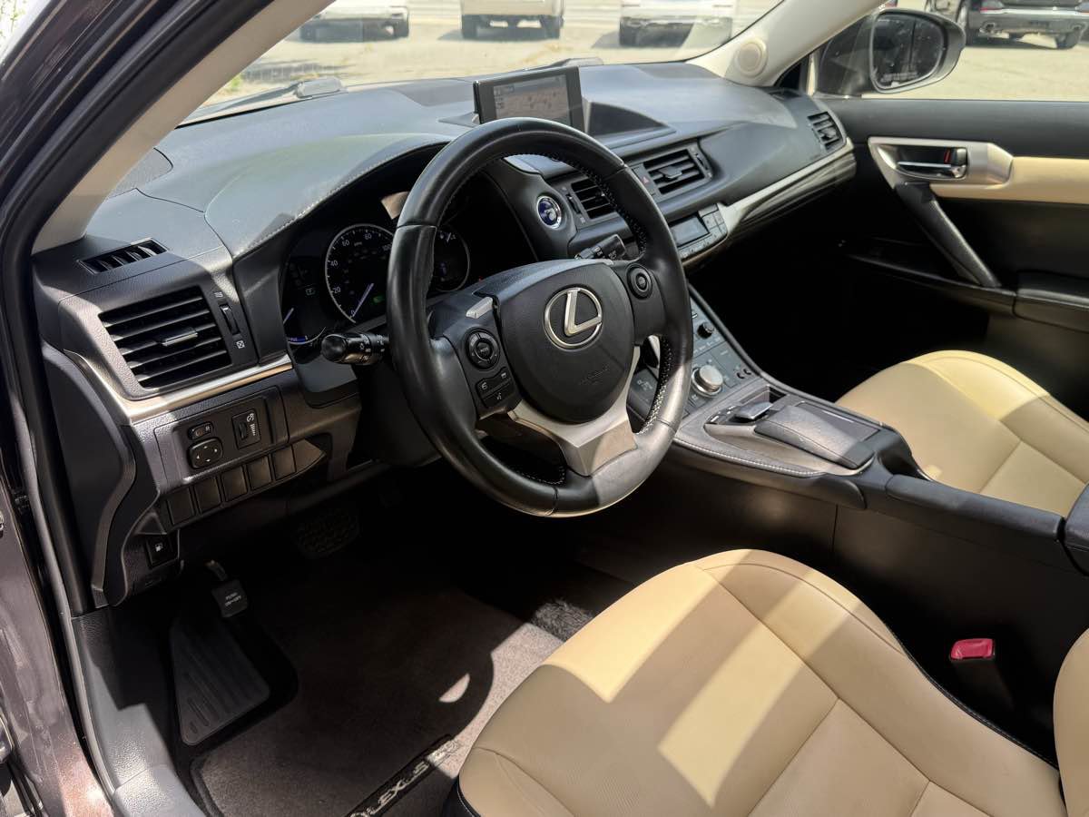 Used 2014 Lexus CT 200h FWD image 7