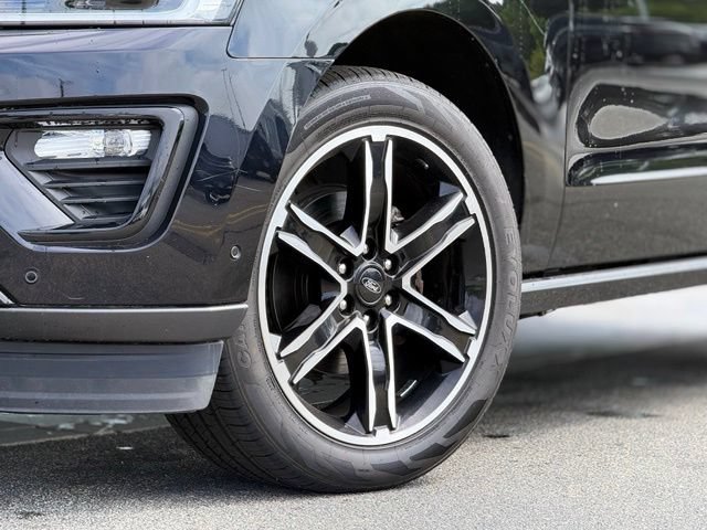 Used 2021 Ford Expedition Limited AWD/4WD image 2