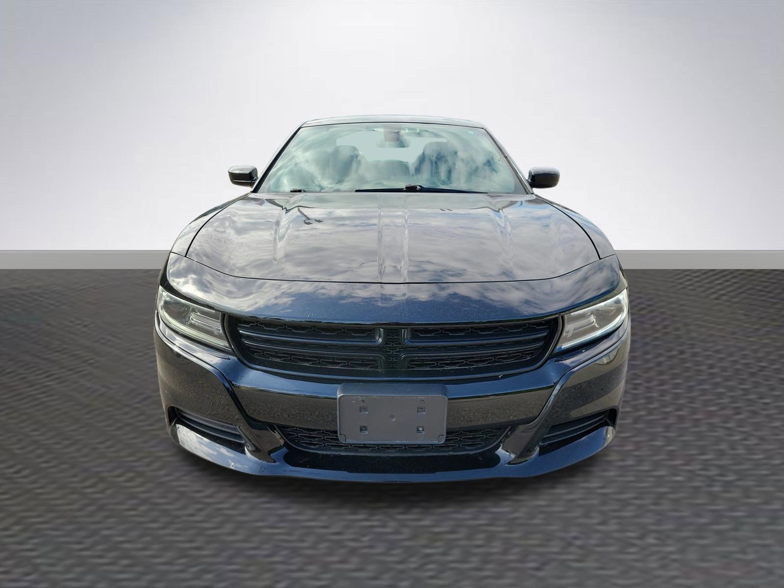 Used 2019 Dodge Charger SXT RWD image 2