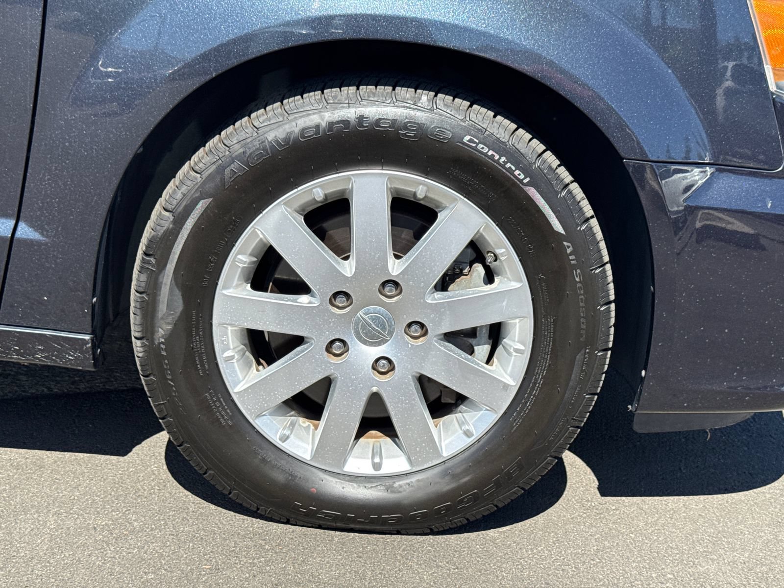 Used 2014 Chrysler Town & Country Touring FWD image 4
