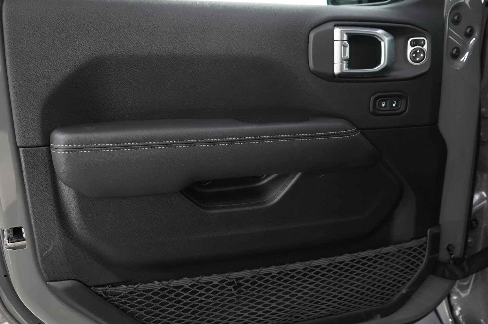 Used 2023 Jeep Wrangler Unlimited Sahara w/ Cold Weather Group image 17