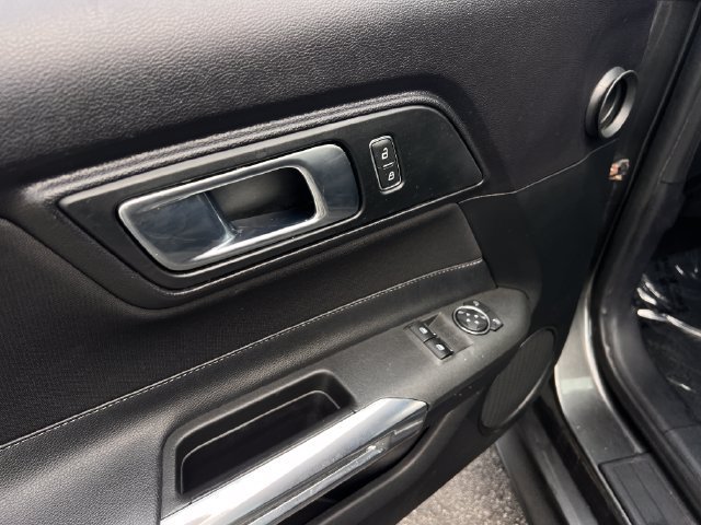 Used 2019 Ford Mustang Coupe RWD image 11