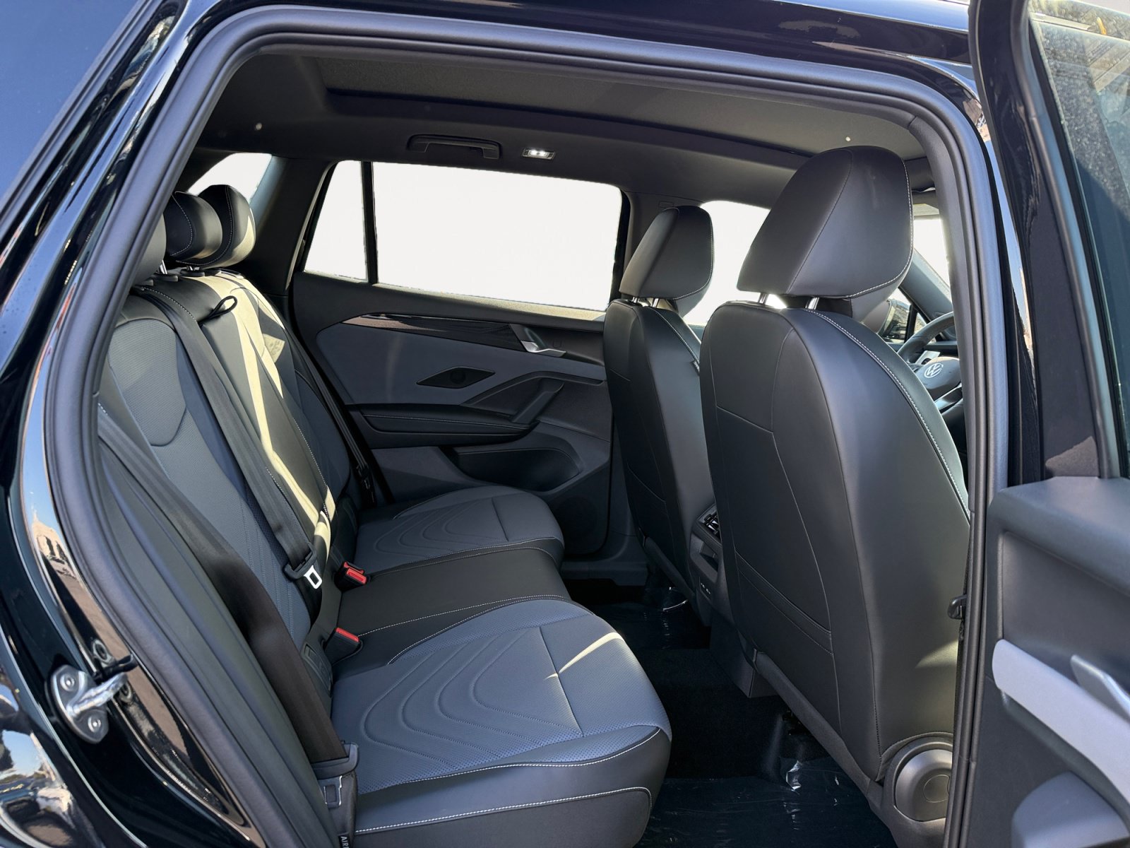 New 2026 Volkswagen Tiguan SE R-Line AWD/4WD image 18