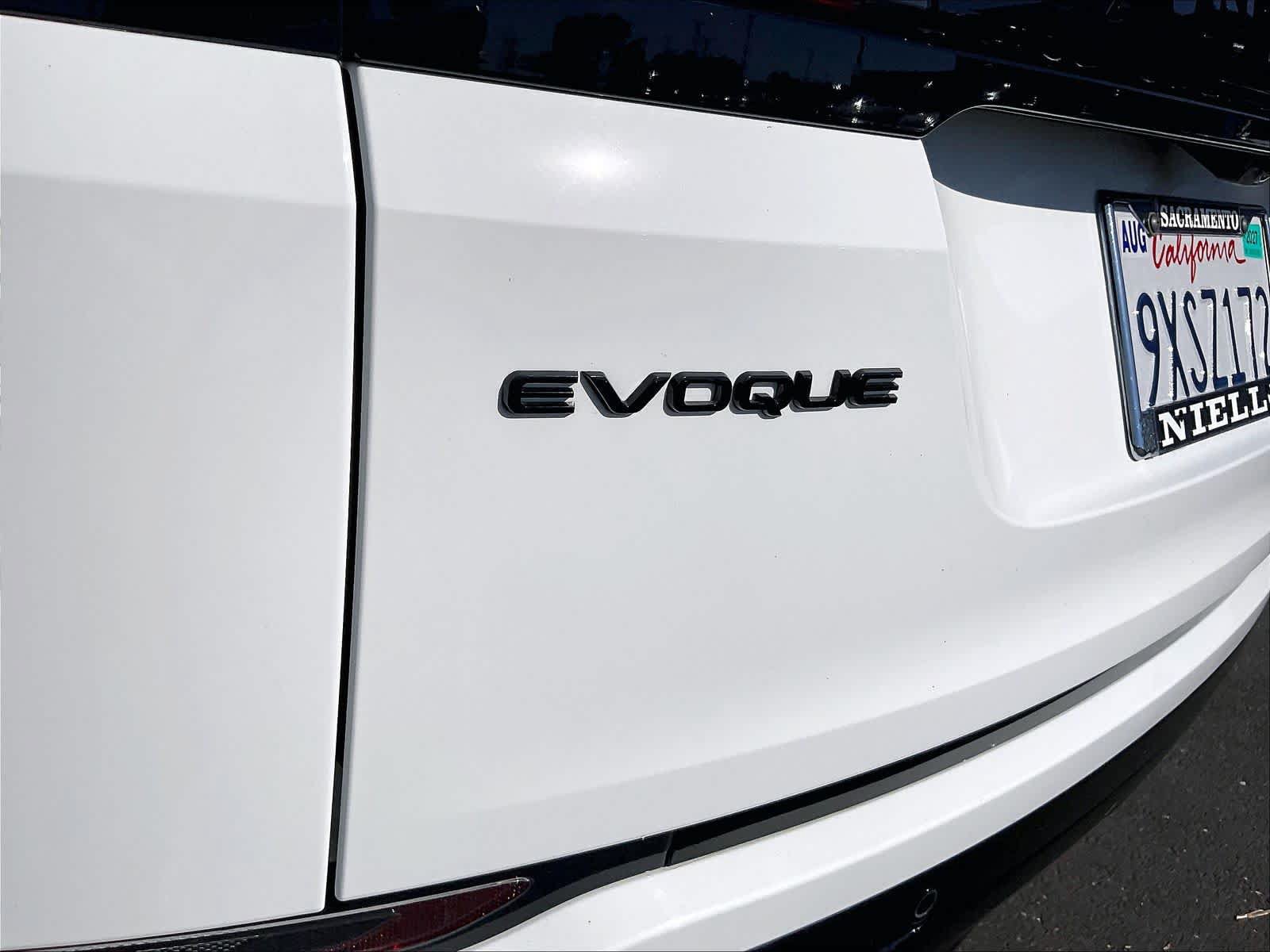Used 2023 Land Rover Range Rover Evoque SE AWD/4WD image 12