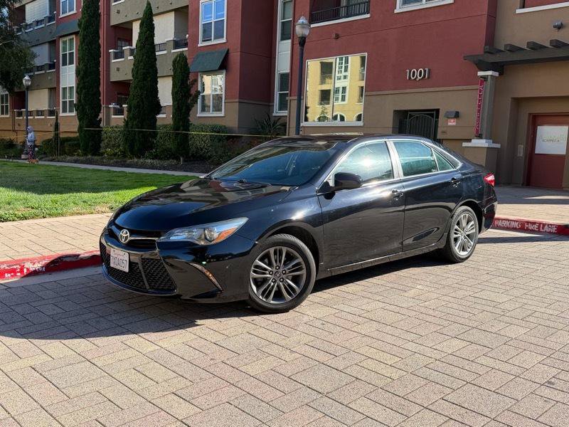 Used 2017 Toyota Camry SE FWD image 2