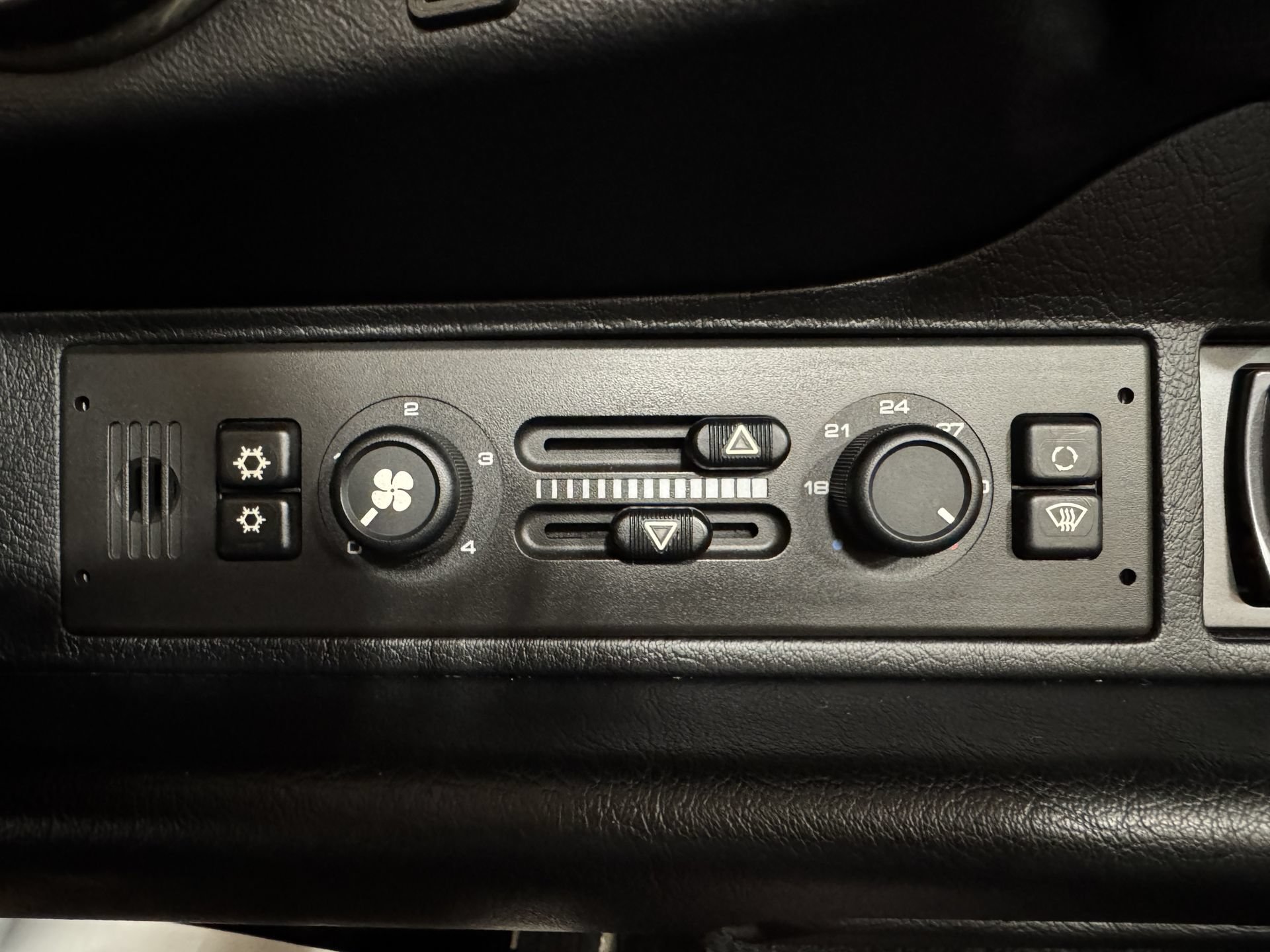 Used 1998 Porsche 911 Carrera RWD image 63