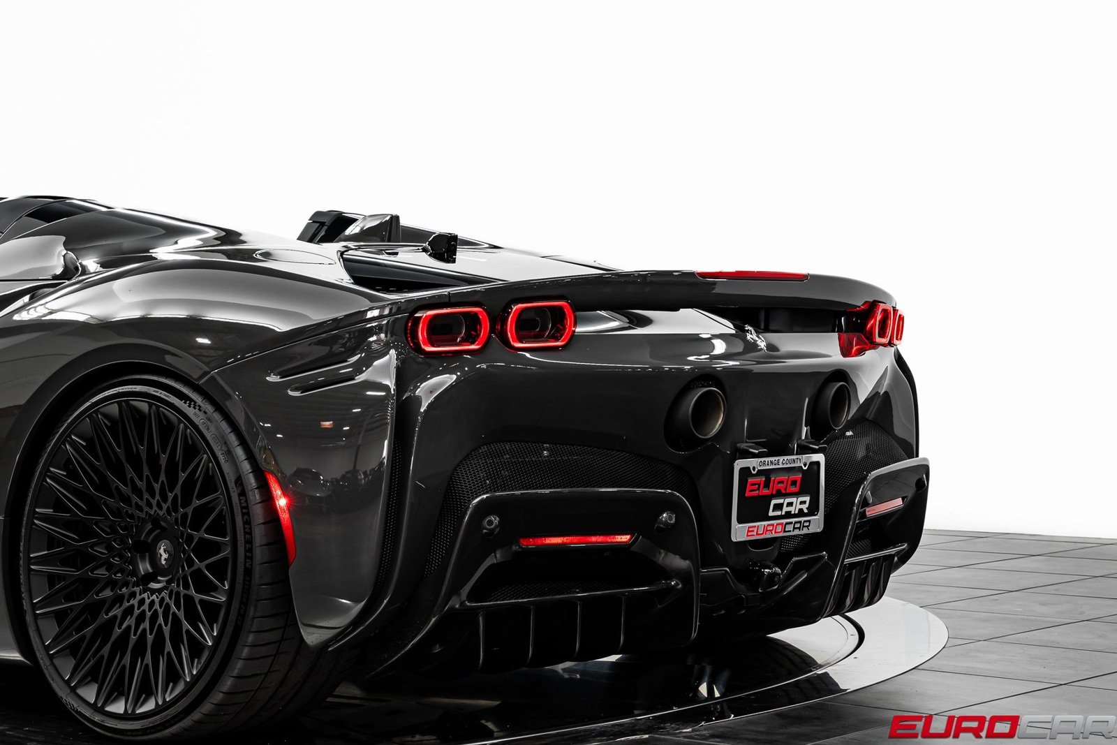 Used 2024 Ferrari SF90 Spider image 25