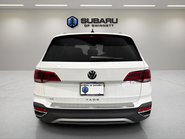 Used 2023 Volkswagen Taos SE w/ Panoramic Sunroof Package FWD image 4
