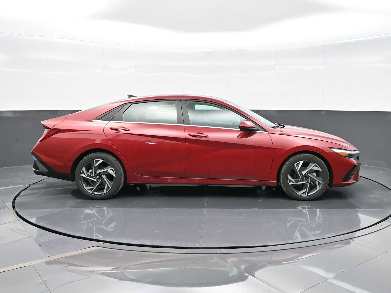 Certified 2024 Hyundai Elantra SEL w/ Convenience Package image 9