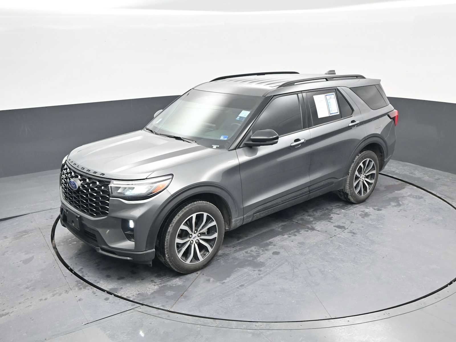 Used 2025 Ford Explorer ST-Line image 29