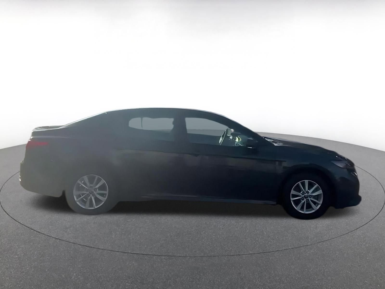 Used 2025 Toyota Camry LE image 2