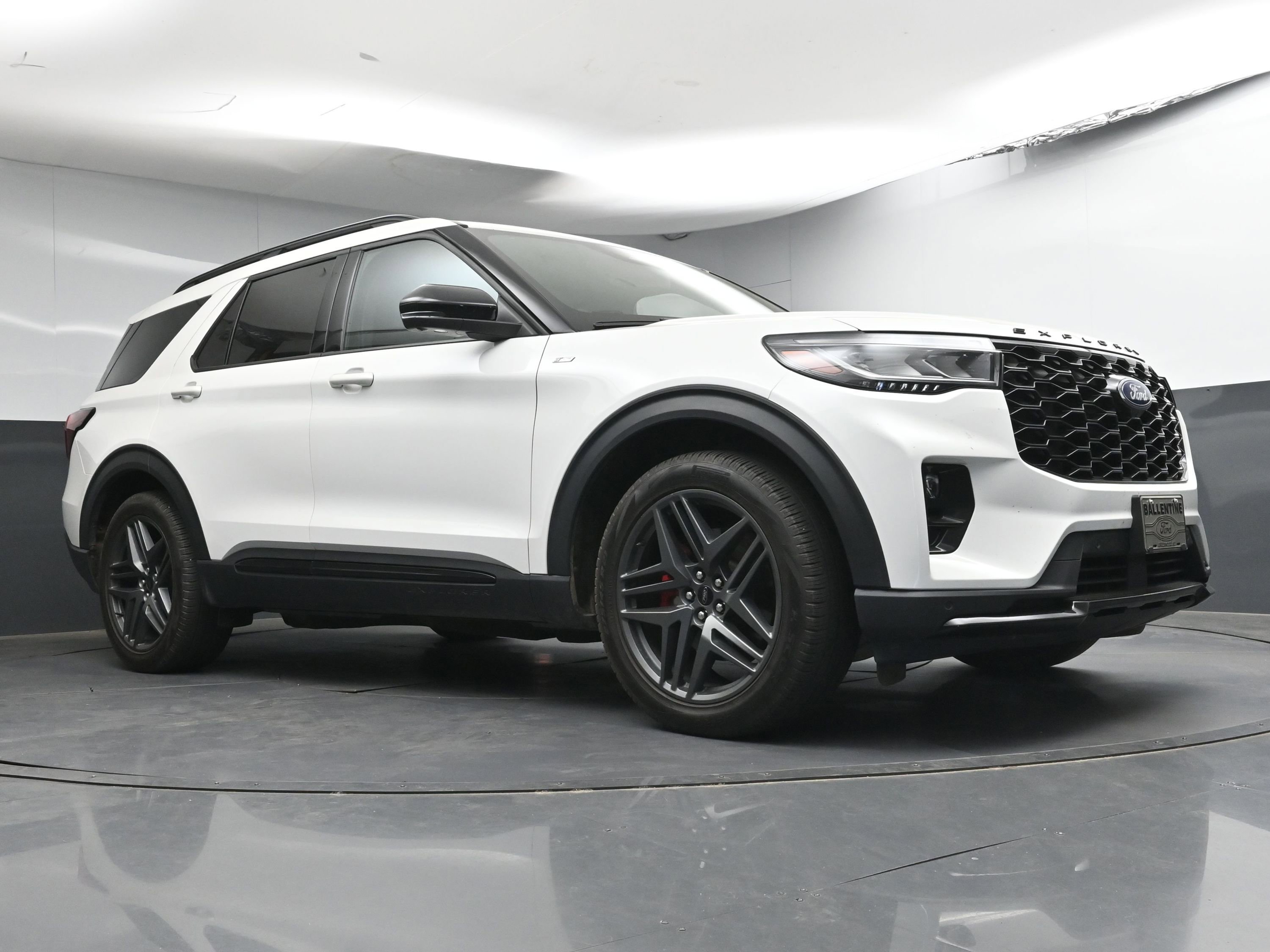Used 2025 Ford Explorer ST-Line w/ Premium Package RWD image 24