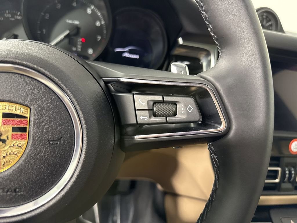 Certified 2025 Porsche Macan image 39