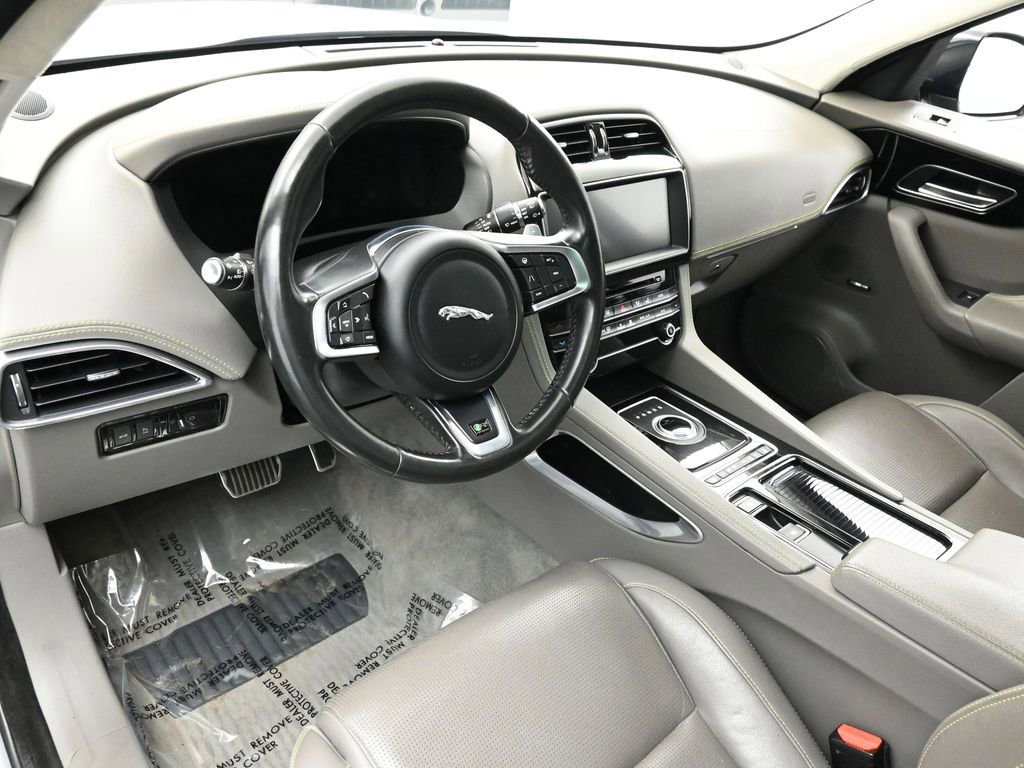 Used 2020 Jaguar F-PACE R-Sport image 11