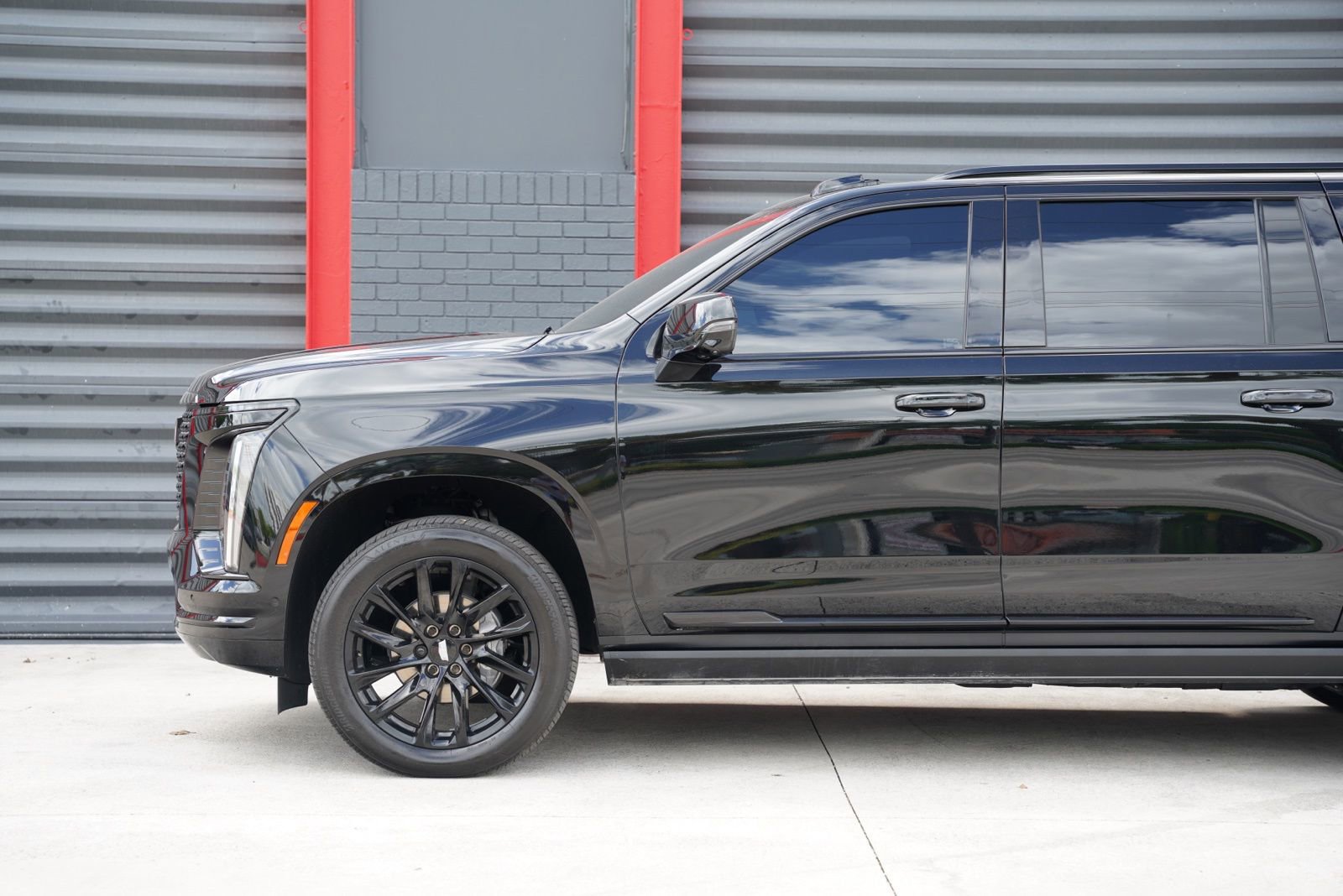Used 2025 Cadillac Escalade ESV Premium Luxury w/ Touring Package AWD/4WD image 11