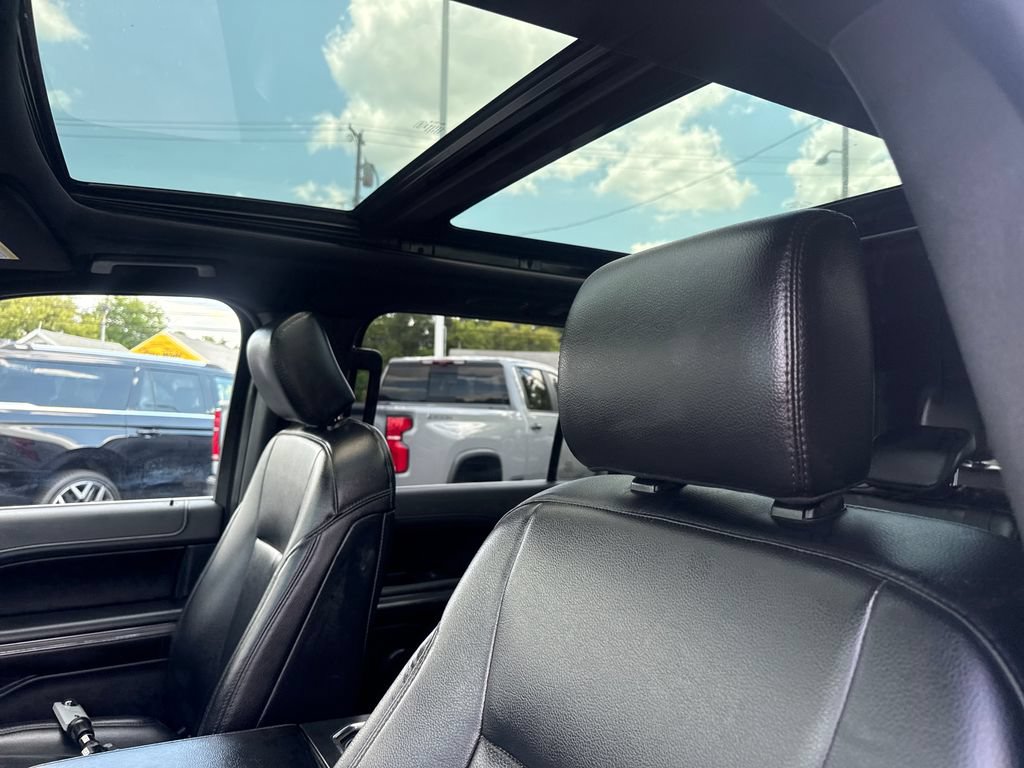 Used 2019 Ford Expedition XLT w/ Equipment Group 202A AWD/4WD image 32