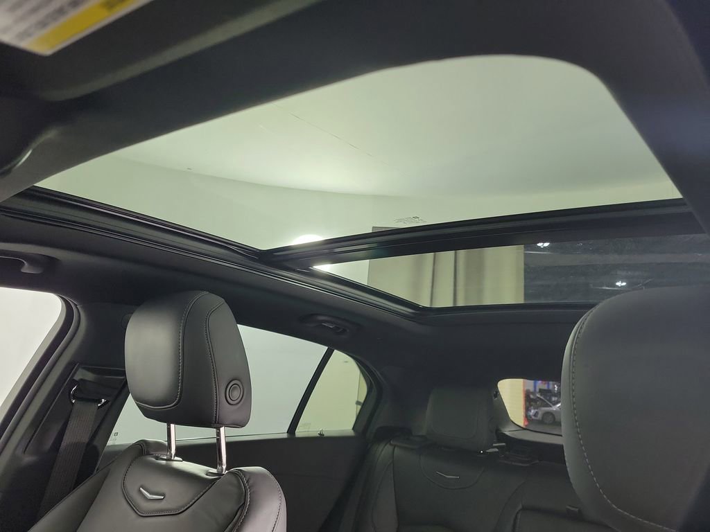 Certified 2023 Cadillac XT4 Luxury w/ Cold Weather Package FWD image 17