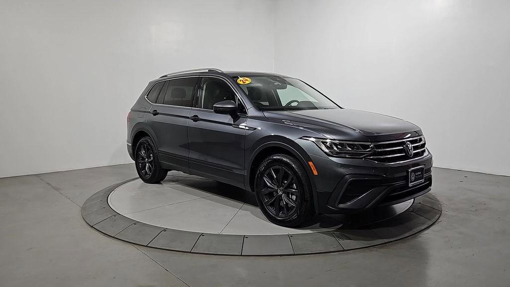 Certified 2024 Volkswagen Tiguan SE w/ Panoramic Sunroof Package image 9