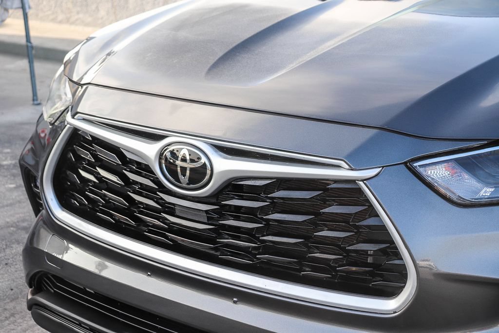 Used 2022 Toyota Highlander XLE FWD image 6