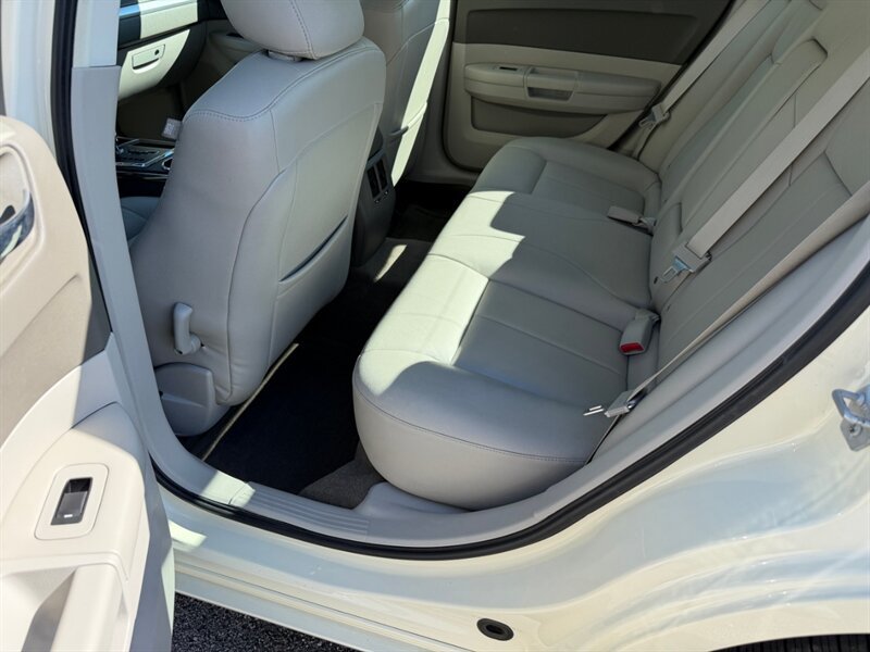 Used 2009 Chrysler 300 Touring RWD image 23