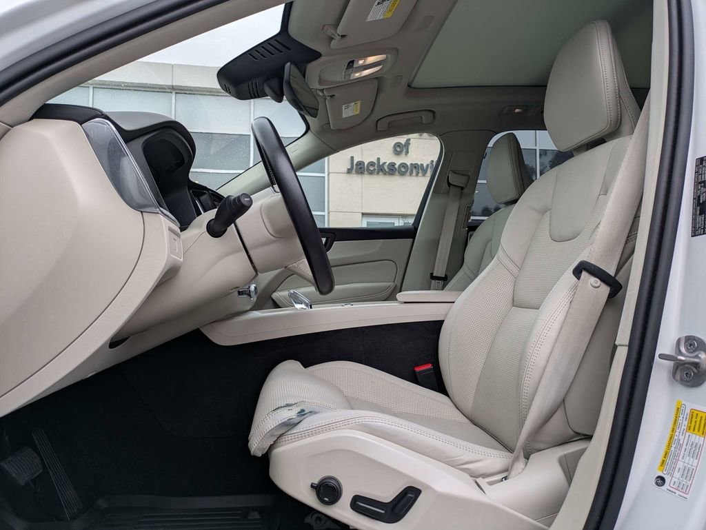 Certified 2025 Volvo XC60 B5 Ultra w/ Protection Package Premier AWD/4WD image 2