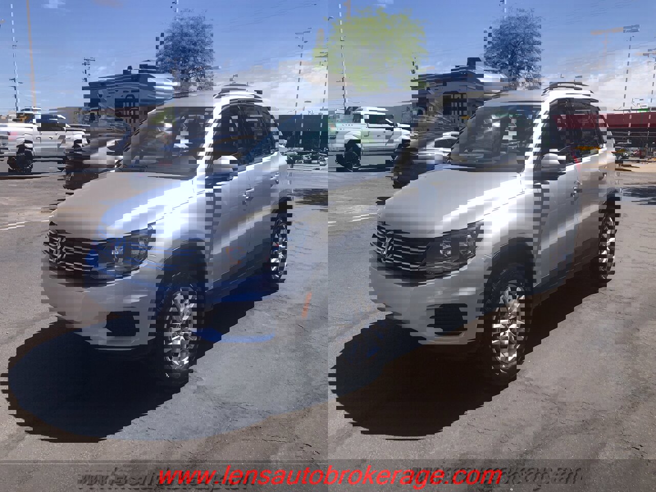 Used 2016 Volkswagen Tiguan S image 4