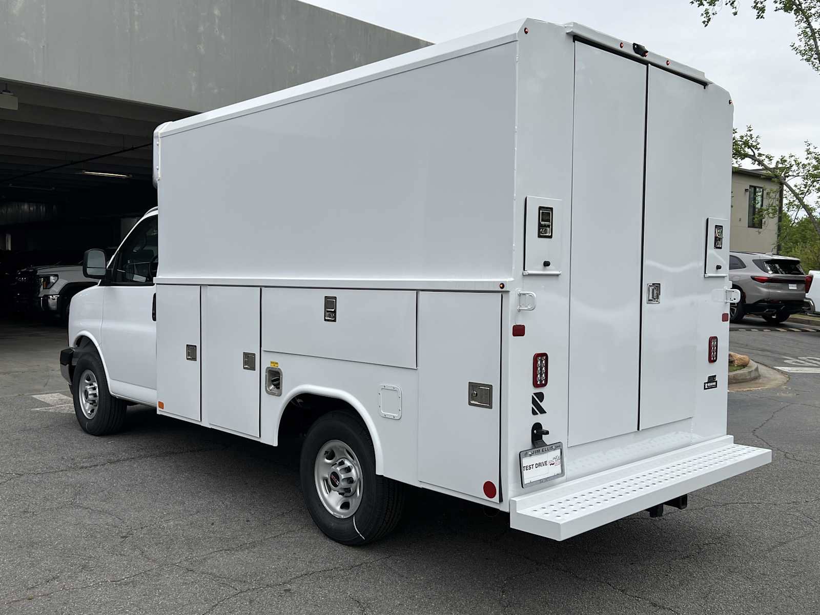 New 2025 GMC Savana 3500 w/ Power Convenience Package RWD image 9
